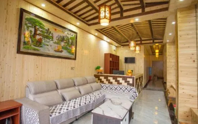 Furong Town Guohua Inn