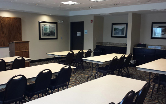 Holiday Inn Express & Suites Nevada by IHG