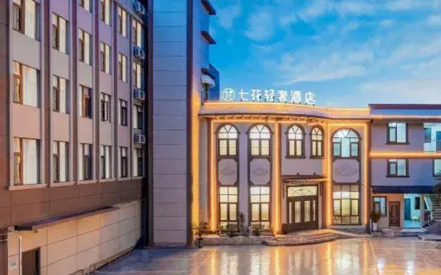 Qihua Luxury Hotel
