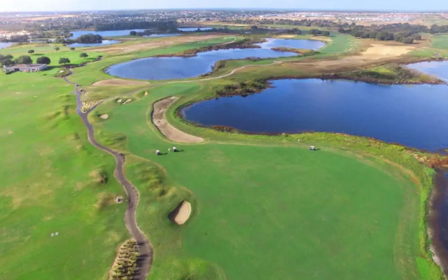Upstay - Championsgate Home w Hot Tub-pool-cinema