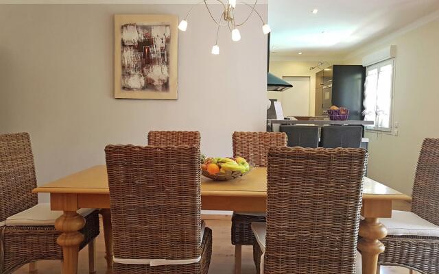 Beautiful Villa in the Vineyard Village of Tavel with Pool