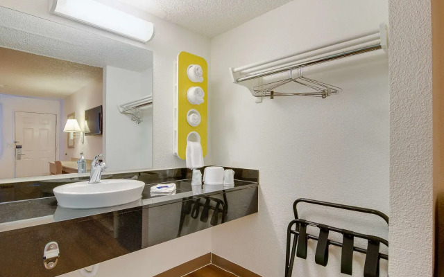 Motel 6 Tacoma, WA - South