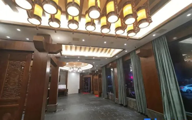 Huihe Water Margin Hotel (Guangfeng Passenger Transport Center Branch)