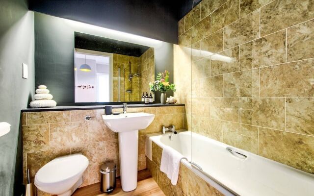 Ainslie Place Luxury Apt In Heart Of The City