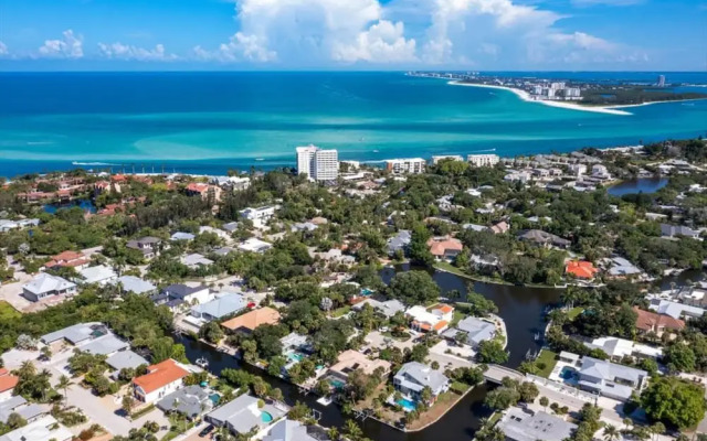 Luxe 3BR Siesta Key Home Pool