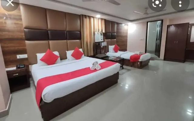 OYO 91117 Hotel L M Suite