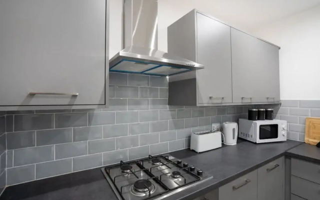 4 Bedrooms-4 Bathrooms House