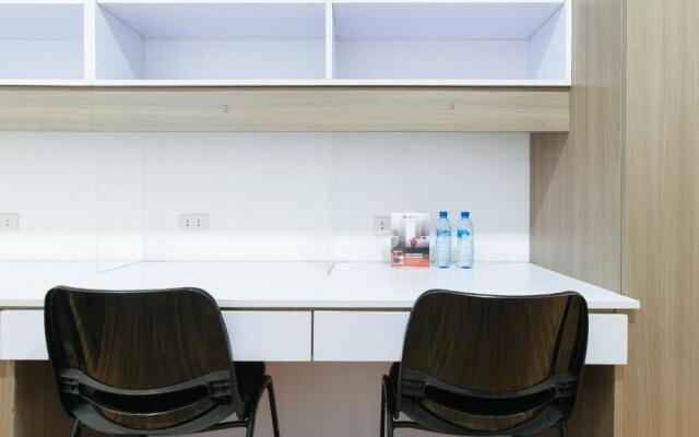 RedDoorz Plus @ 1318 Residences