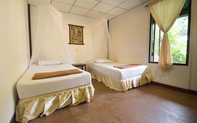 Tropical Garden Bungalow