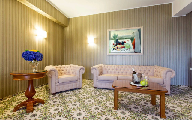 Crystal Palace Hotel