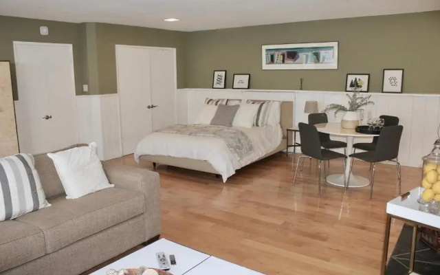 Private Guest Suite in West Los Angeles