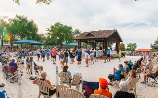 Designer Home In Saint Catherine