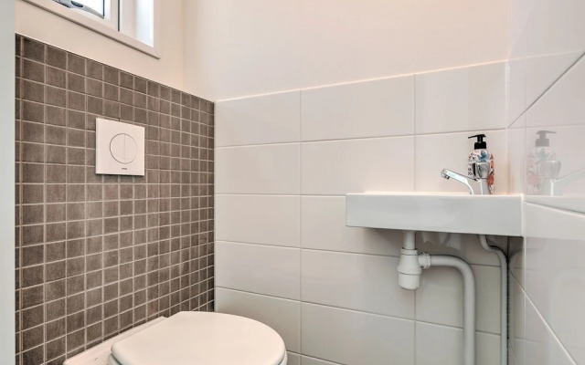 Beautiful Bungalow with Hot Tub in Kaatsheuvel