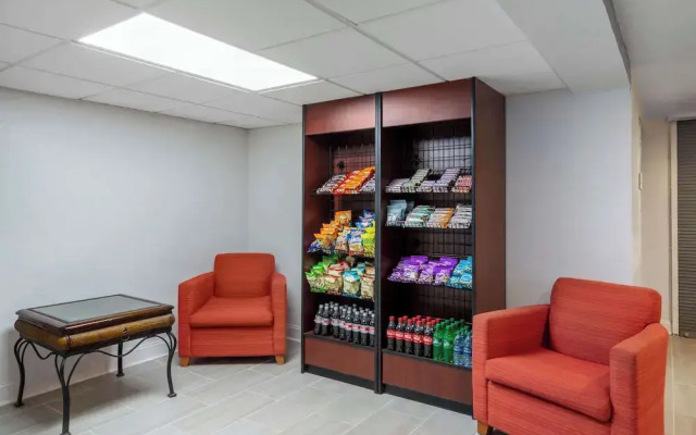 City Studios Inn And Suites