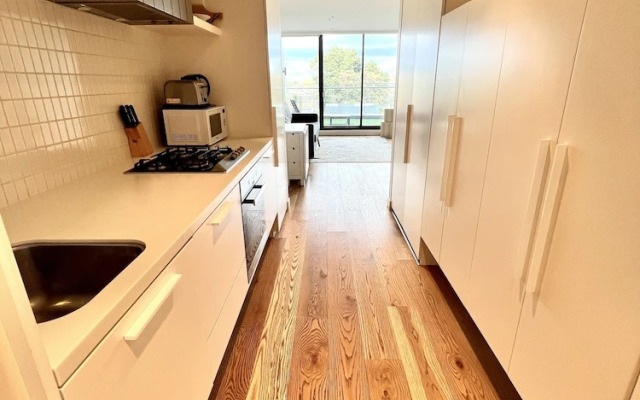 Readyset Apartment on Emerald