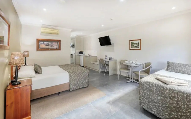 Saltbush Motor Inn