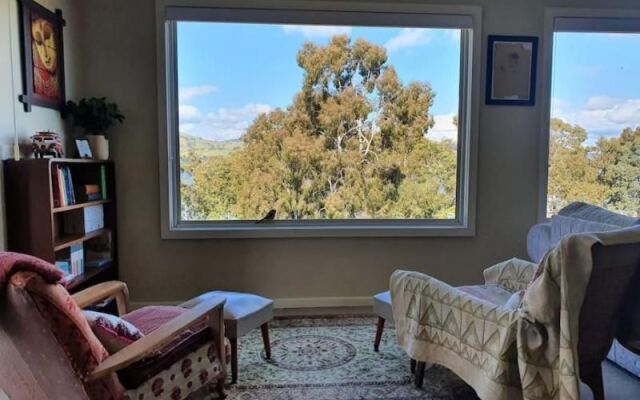 Scenic Villa-Second Storey