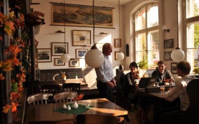 Restaurant & Pension Alte Schule