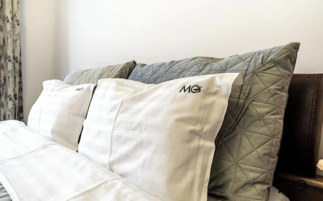 MoHost Dynamic - Modern 2BR Apartment