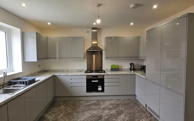 Citrine Suite 4 Bed House in Stoke on Trent