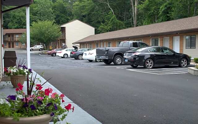 Carrier Motor Lodge