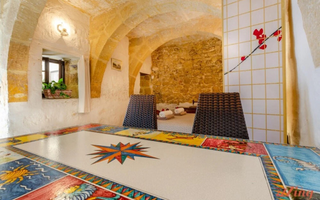 Studio w Courtyard in a Traditional Country Home