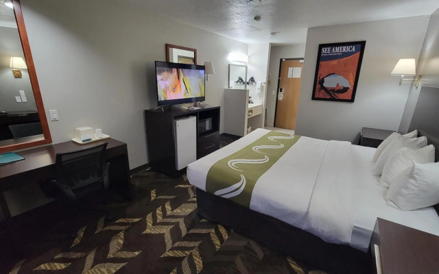 Quality Inn & Suites Salina National Forest Area