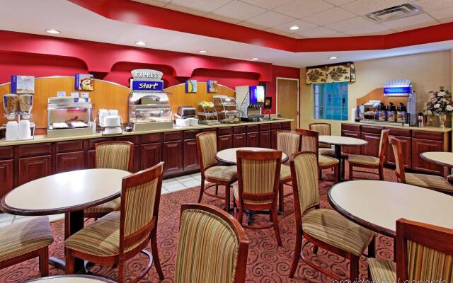 Holiday Inn Express & Suites Crossville by IHG