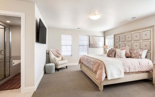 The Tree House 4 Bedroom Home