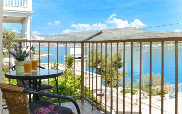 Apartment with a sea view terrace, Čiovo near Trogir