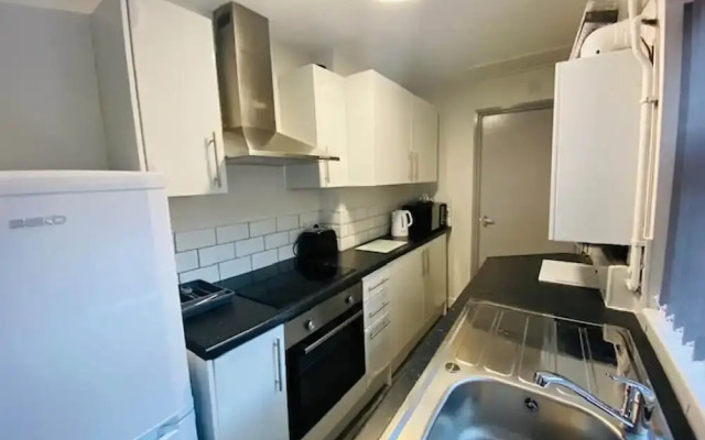 Townhouse @ 110 Etruria Vale Road Stoke