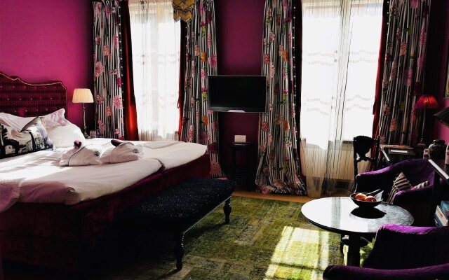 Dorsia Hotel & Restaurant