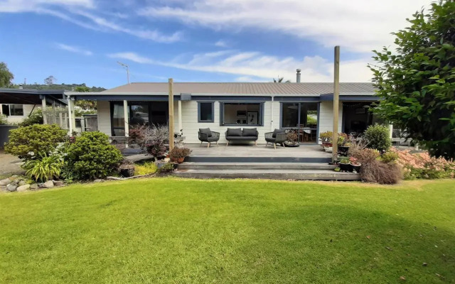 Cathedral Cove Connection