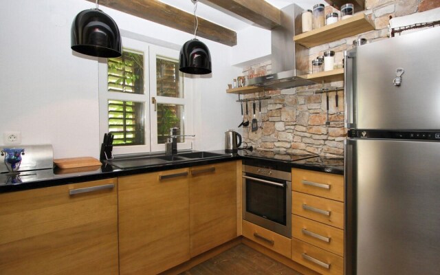 Stunning Home in Liznjan With Sauna, Wifi and 4 Bedrooms