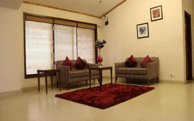 Hotel UNA Comfort Misty Oak By OYO Rooms