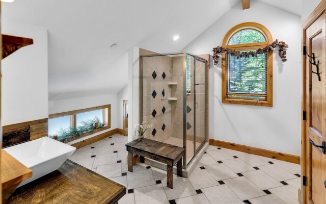 Majestic Lodge Retreat Amenities & Views