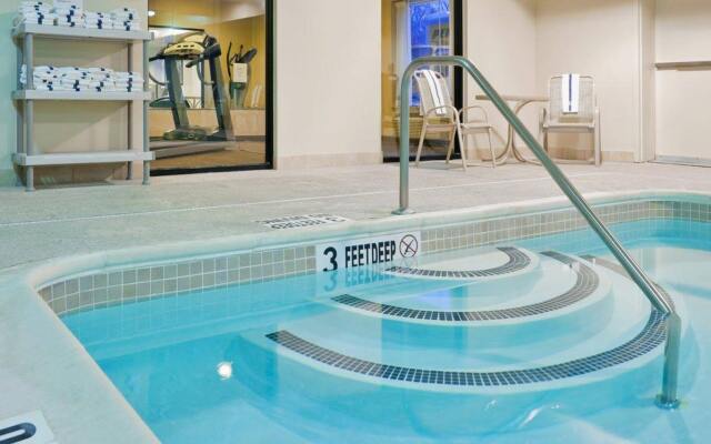 Holiday Inn Express Suites Clifton Park by IHG