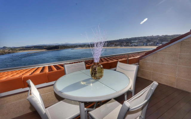 Piso sobre mar junto al Faro de Suances