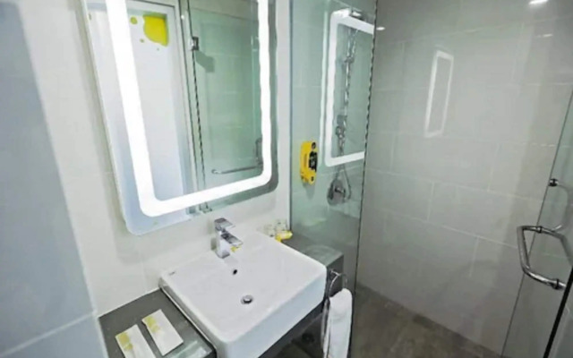 YELLO Hotel Paskal Bandung