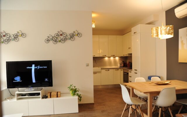 Budapest Easy Flat - Penthouse Basilica