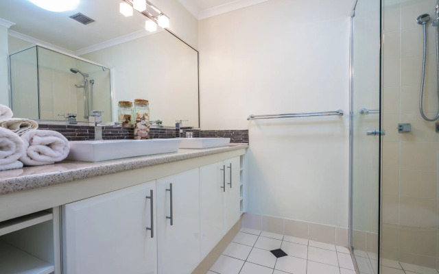 Currumbin Sands Holiday Apartments