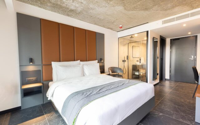 The Londoner Hotel St. Julians
