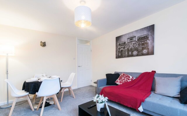 Coventry- Jenner Pet Friendly 2 Bedroom Apartment