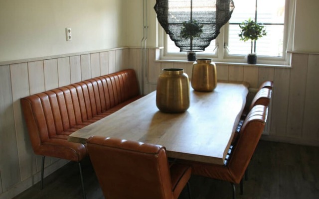 Spacious Farmhouse with Barbecue near Veluwe