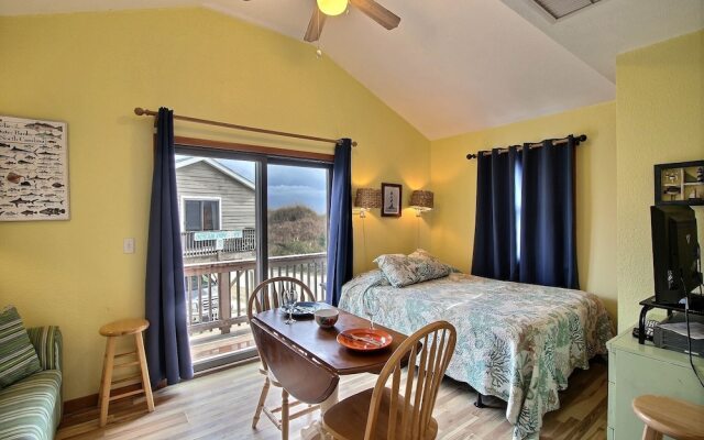 12 Beach Fantasy Studio Bedroom Condo by RedAwning
