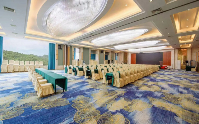 Yixing Eastluus Hotel