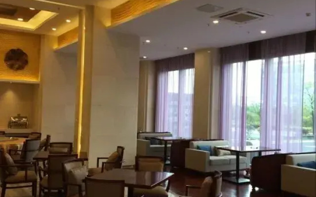 Saint Heaven & Earth Travel Residence (Huangshan North High-speed Railway Station)