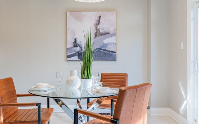 Luxury Villa - Mississauga Square One