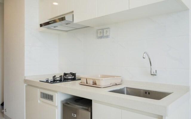 Elegant and Homey Studio at Sky House BSD Apartment