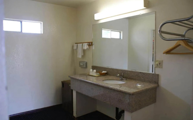 American Inn & Suites LAX